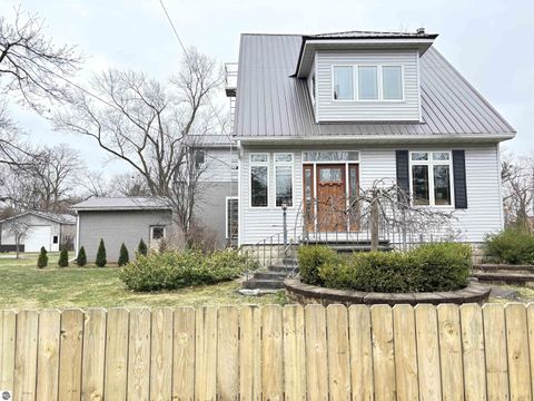 Photo of 1318 E Broadway, Mt Pleasant, MI 48858 (MLS # 1943636)