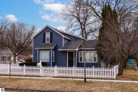 Photo of 320 E Wisconsin Street, Mt Pleasant, MI 48858 (MLS # 1942655)
