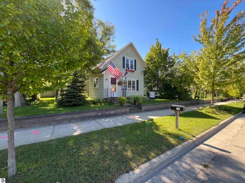 Tiny photo for 746 Hannah Avenue, Traverse City, MI 49686 (MLS # 1950993)
