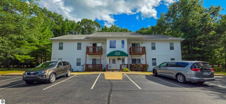 Photo 1 of 22 — 1011 E Lincoln #26 Unit #26, East Tawas, MI 48730