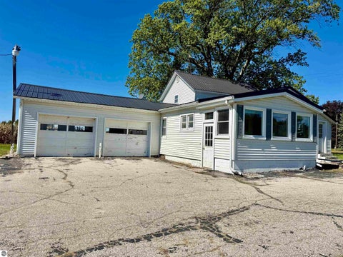 Photo of 588 E Pierce Road, Ithaca, MI 48847 (MLS # 1951019)