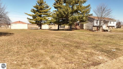 Tiny photo for 4775 E Coleman Road, Clare, MI 48617 (MLS # 1942838)