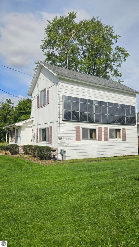 Tiny photo for 211 S Quarterline Street, Ashley, MI 48806 (MLS # 1950913)