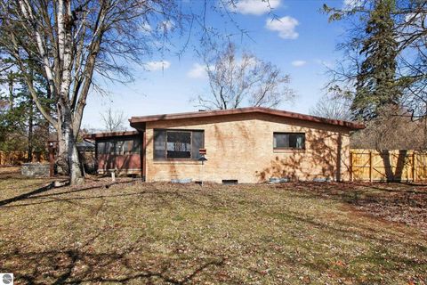 Tiny photo for 1307 Helen Street, Midland, MI 48640 (MLS # 1942972)