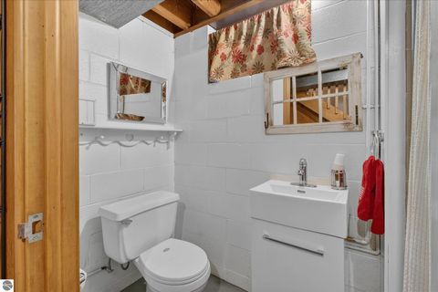 Tiny photo for 1307 Helen Street, Midland, MI 48640 (MLS # 1942972)