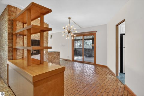 Tiny photo for 1307 Helen Street, Midland, MI 48640 (MLS # 1942972)