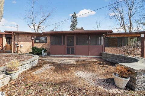 Tiny photo for 1307 Helen Street, Midland, MI 48640 (MLS # 1942972)