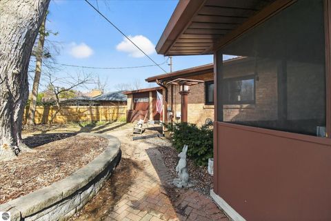 Tiny photo for 1307 Helen Street, Midland, MI 48640 (MLS # 1942972)