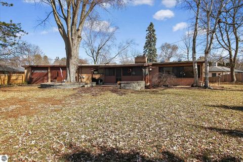 Tiny photo for 1307 Helen Street, Midland, MI 48640 (MLS # 1942972)