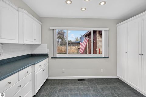 Tiny photo for 1307 Helen Street, Midland, MI 48640 (MLS # 1942972)