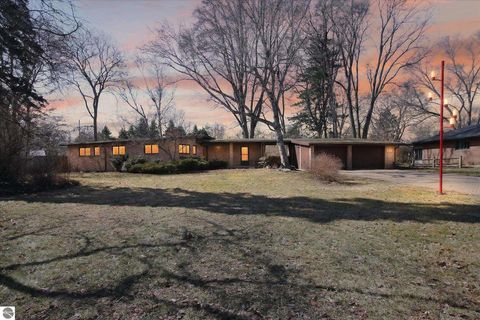 Photo of 1307 Helen Street, Midland, MI 48640 (MLS # 1942972)