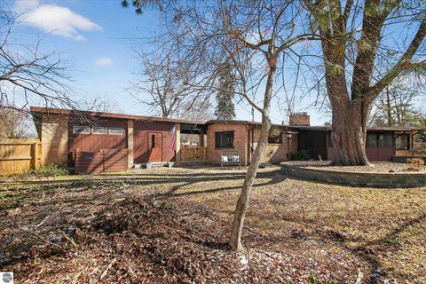 Tiny photo for 1307 Helen Street, Midland, MI 48640 (MLS # 1942972)