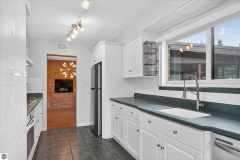 Tiny photo for 1307 Helen Street, Midland, MI 48640 (MLS # 1942972)