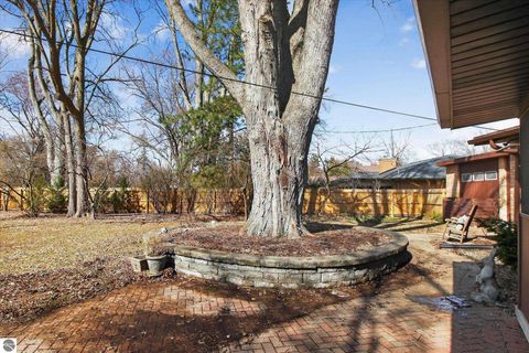 Tiny photo for 1307 Helen Street, Midland, MI 48640 (MLS # 1942972)