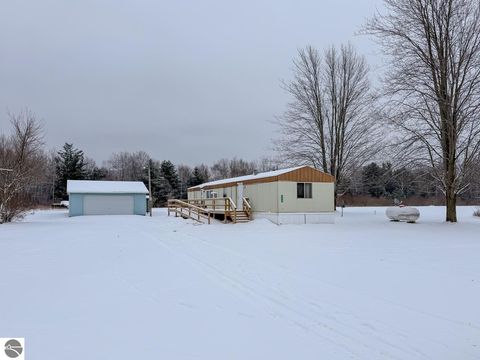 Photo of 6570 N Geneva Road, Coleman, MI 48618 (MLS # 1941922)