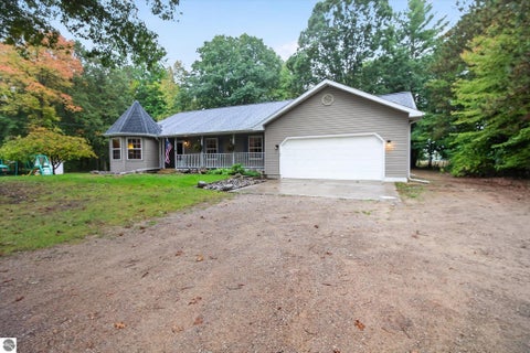 Tiny photo for 4325 W Tyler Road, Alma, MI 48801 (MLS # 1951257)