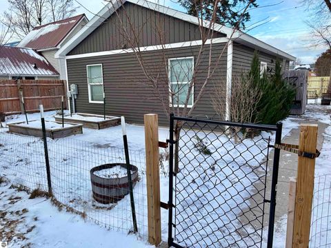 Tiny photo for 152 E Fourteenth Street, Traverse City, MI 49684 (MLS # 1941796)