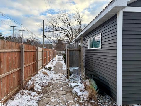 Tiny photo for 152 E Fourteenth Street, Traverse City, MI 49684 (MLS # 1941796)