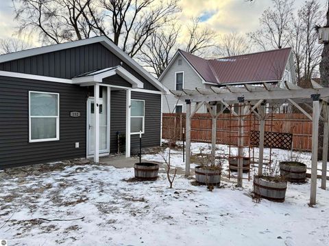 Tiny photo for 152 E Fourteenth Street, Traverse City, MI 49684 (MLS # 1941796)