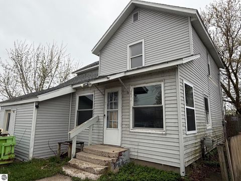 Photo of 121 S Canal Street, Lake City, MI 49651 (MLS # 1944340)