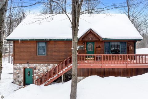 Photo of 4951 Hawks Spur #101, Bellaire, MI 49615 (MLS # 1942249)