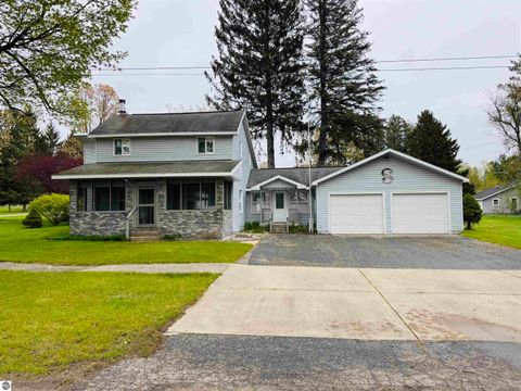 Photo of 408 Garfield Street, Luther, MI 49656 (MLS # 1945102)
