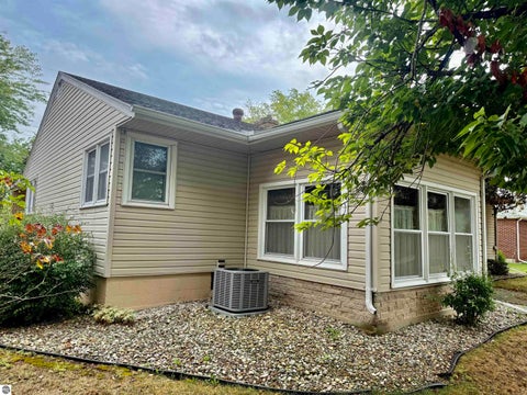 Tiny photo for 445 Yale Avenue, Alma, MI 48801 (MLS # 1950038)