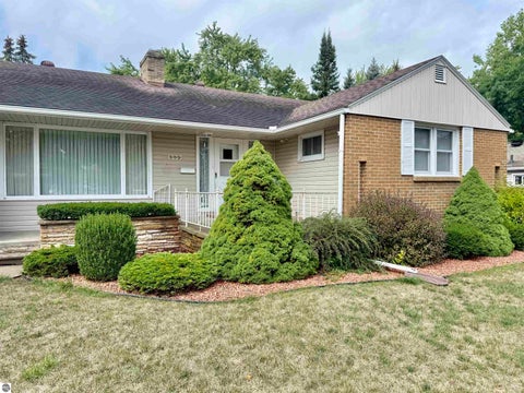 Tiny photo for 445 Yale Avenue, Alma, MI 48801 (MLS # 1950038)