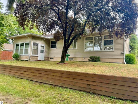Tiny photo for 445 Yale Avenue, Alma, MI 48801 (MLS # 1950038)