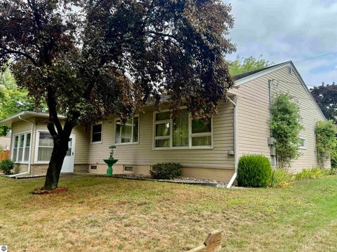 Tiny photo for 445 Yale Avenue, Alma, MI 48801 (MLS # 1950038)