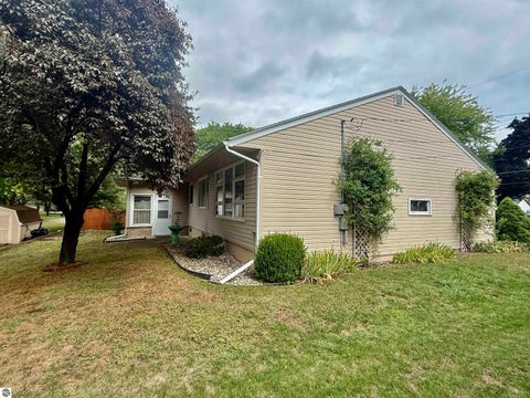 Tiny photo for 445 Yale Avenue, Alma, MI 48801 (MLS # 1950038)