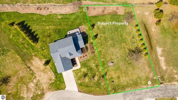 APPLEWOOD DR, CHARLEVOIX, MI 49720 - Image 48babfbd877d72bcfb9b94607b218b8a/846583979