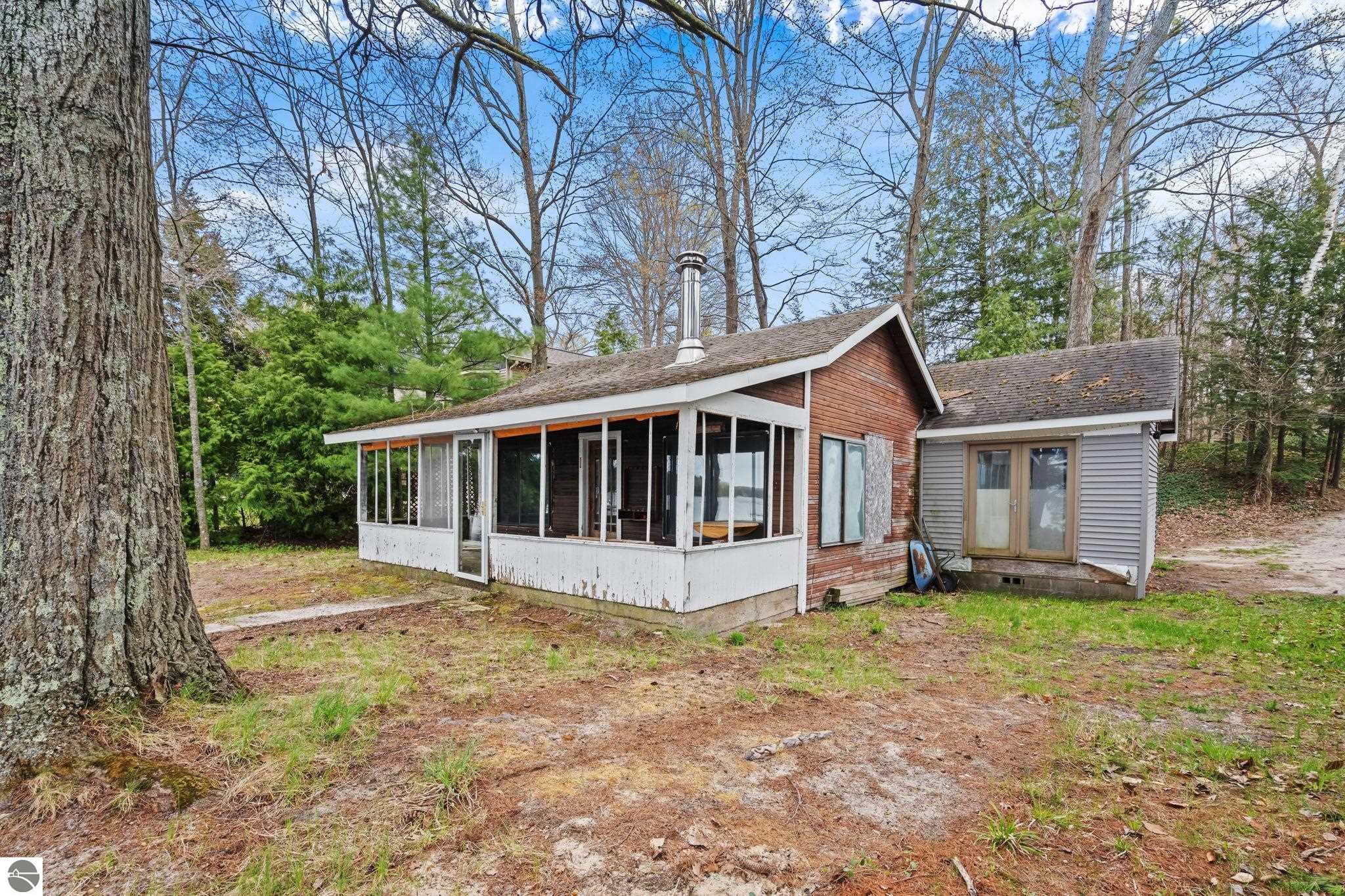 186 S Long Lake Road