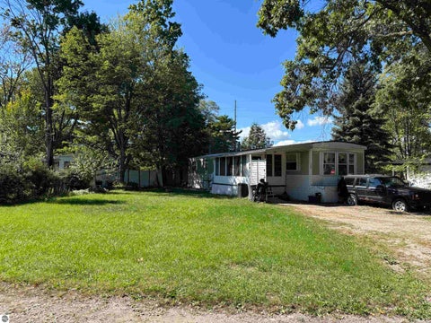 Photo of 1636 Crescent St, Traverse City, MI 49686 (MLS # 1951031)