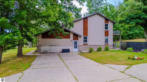 Tiny photo for 1825 W Sunset Drive, Roscommon, MI 48653 (MLS # 1941391)