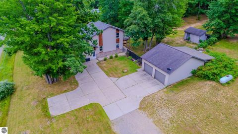 Tiny photo for 1825 W Sunset Drive, Roscommon, MI 48653 (MLS # 1941391)