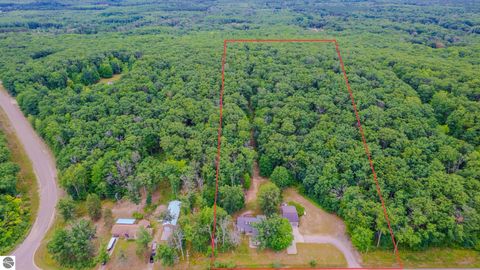 Tiny photo for 1825 W Sunset Drive, Roscommon, MI 48653 (MLS # 1941391)