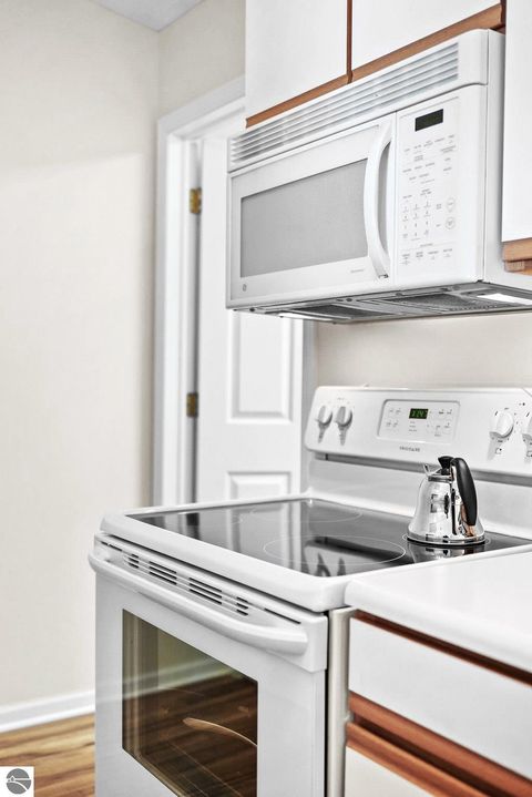 Tiny photo for 2832 Emerald Bluffs, Traverse City, MI 49684 (MLS # 1942601)