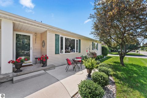 Photo of 2832 Emerald Bluffs, Traverse City, MI 49684 (MLS # 1942601)