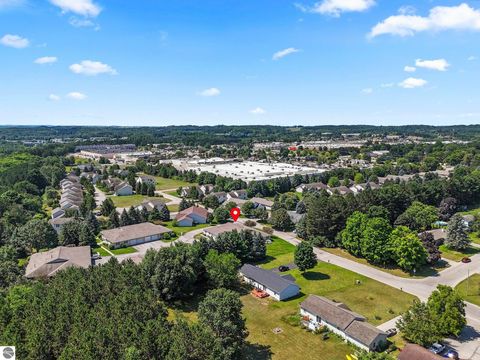 Tiny photo for 2832 Emerald Bluffs, Traverse City, MI 49684 (MLS # 1942601)