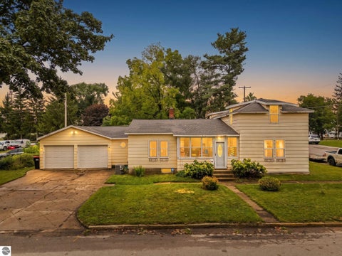 Photo of 139 W 5th Avenue, Reed City, MI 49677 (MLS # 1950298)