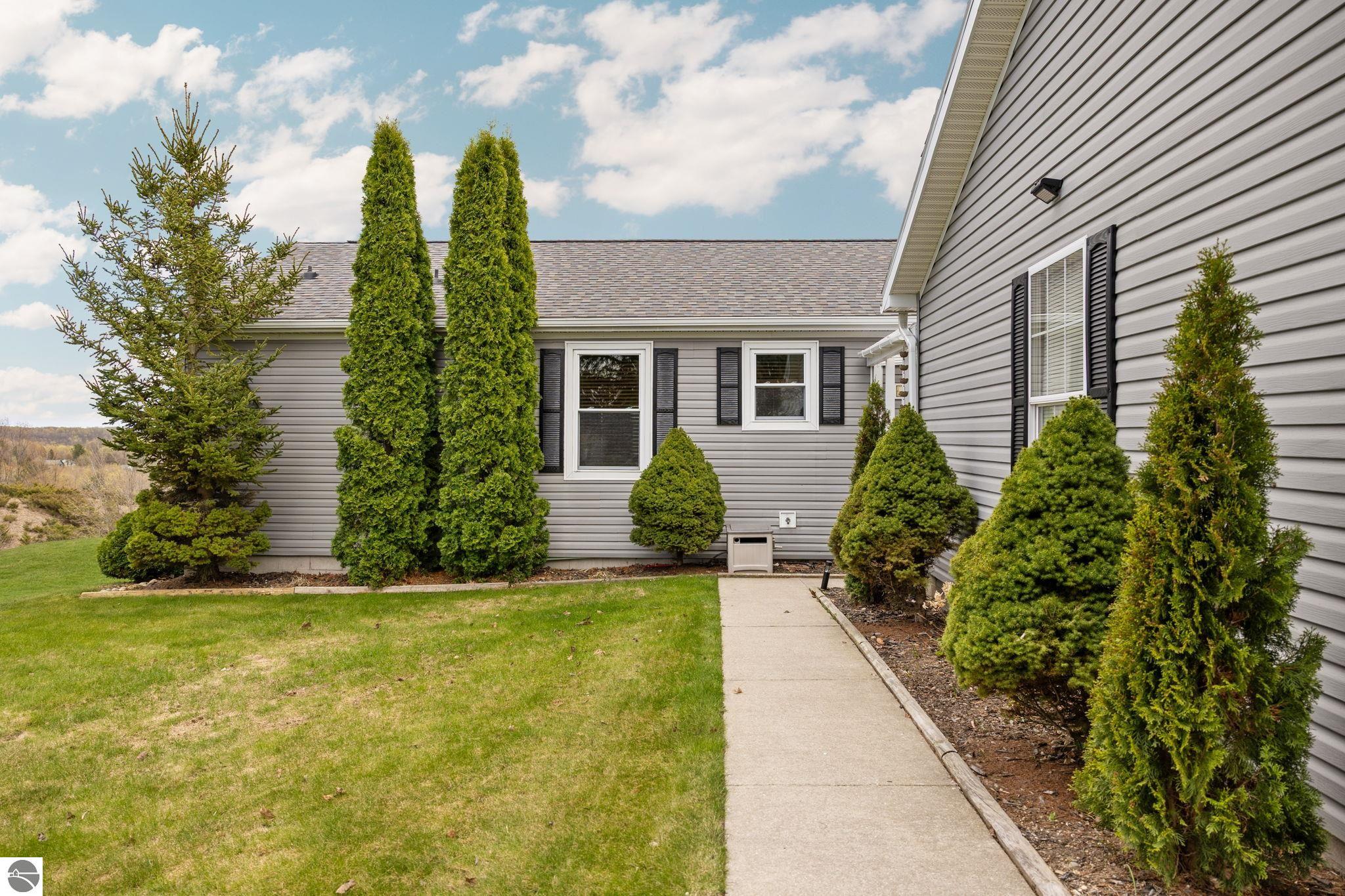 Properties Available 3 - 3 635 Autumnview Lane