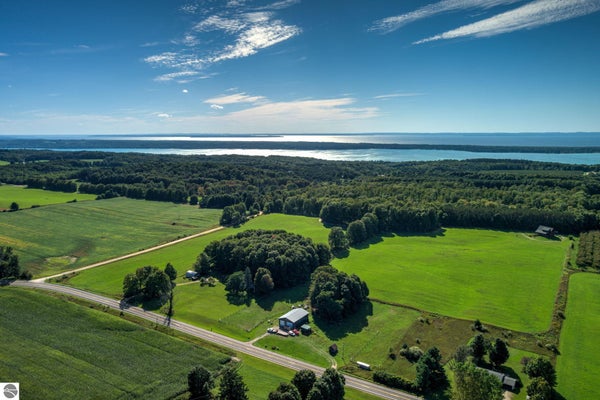 3483 KIESSEL RD, CENTRAL LAKE, MI 49622 - Image 4ab5d97f30d2ca4e3dcb1e46abbb47a8/525533651