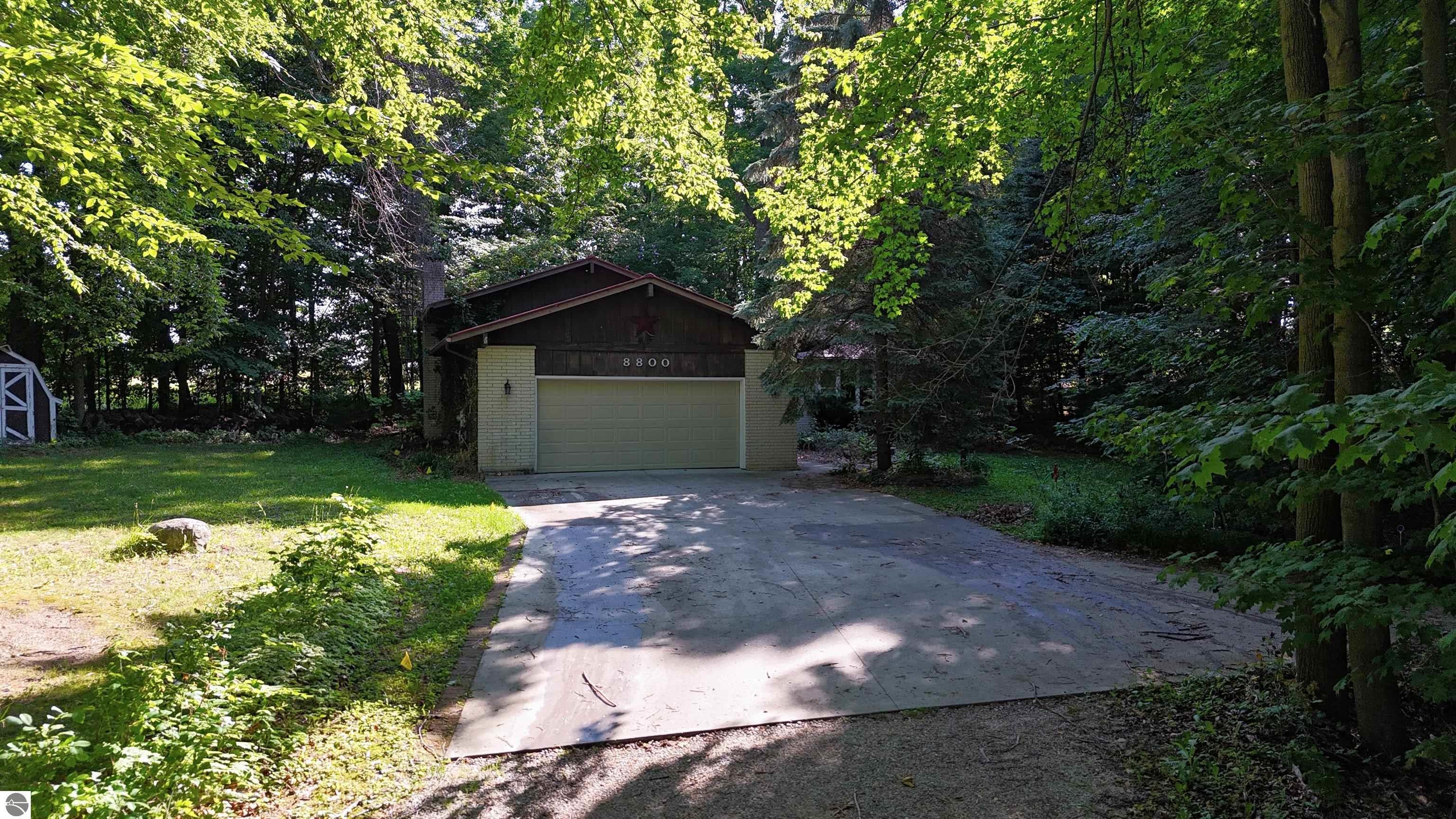 Photo 1 of 29 — 8800 Golfside Court, Shepherd, MI 48883