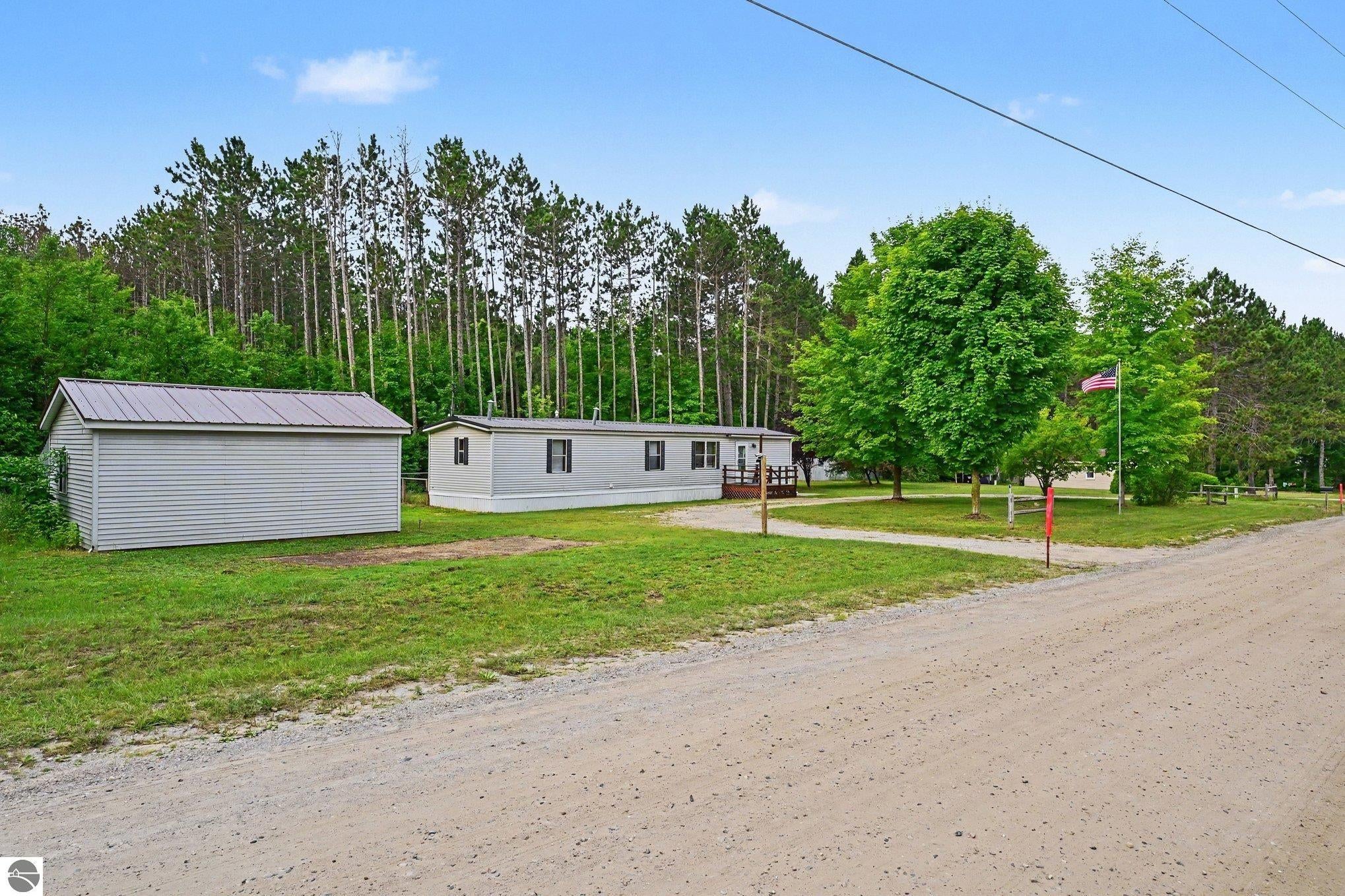 5925 Pine Aire Drive - Photo 2