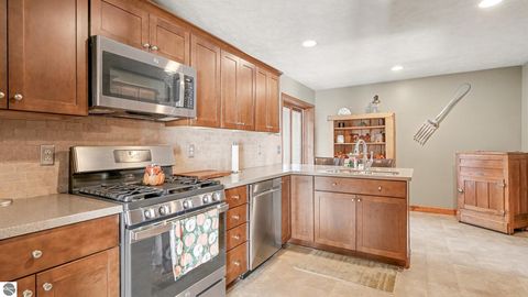 Tiny photo for 421 E Hillcrest Street, Alma, MI 48801 (MLS # 1941433)