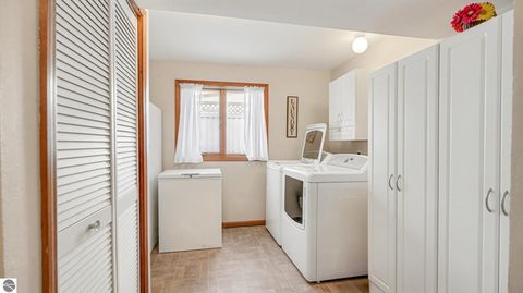 Tiny photo for 421 E Hillcrest Street, Alma, MI 48801 (MLS # 1941433)