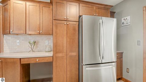 Tiny photo for 421 E Hillcrest Street, Alma, MI 48801 (MLS # 1941433)