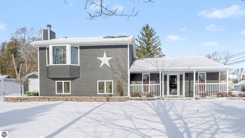 Tiny photo for 421 E Hillcrest Street, Alma, MI 48801 (MLS # 1941433)