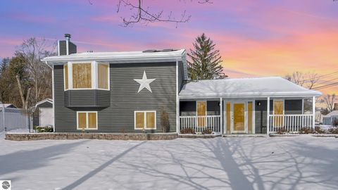 Tiny photo for 421 E Hillcrest Street, Alma, MI 48801 (MLS # 1941433)